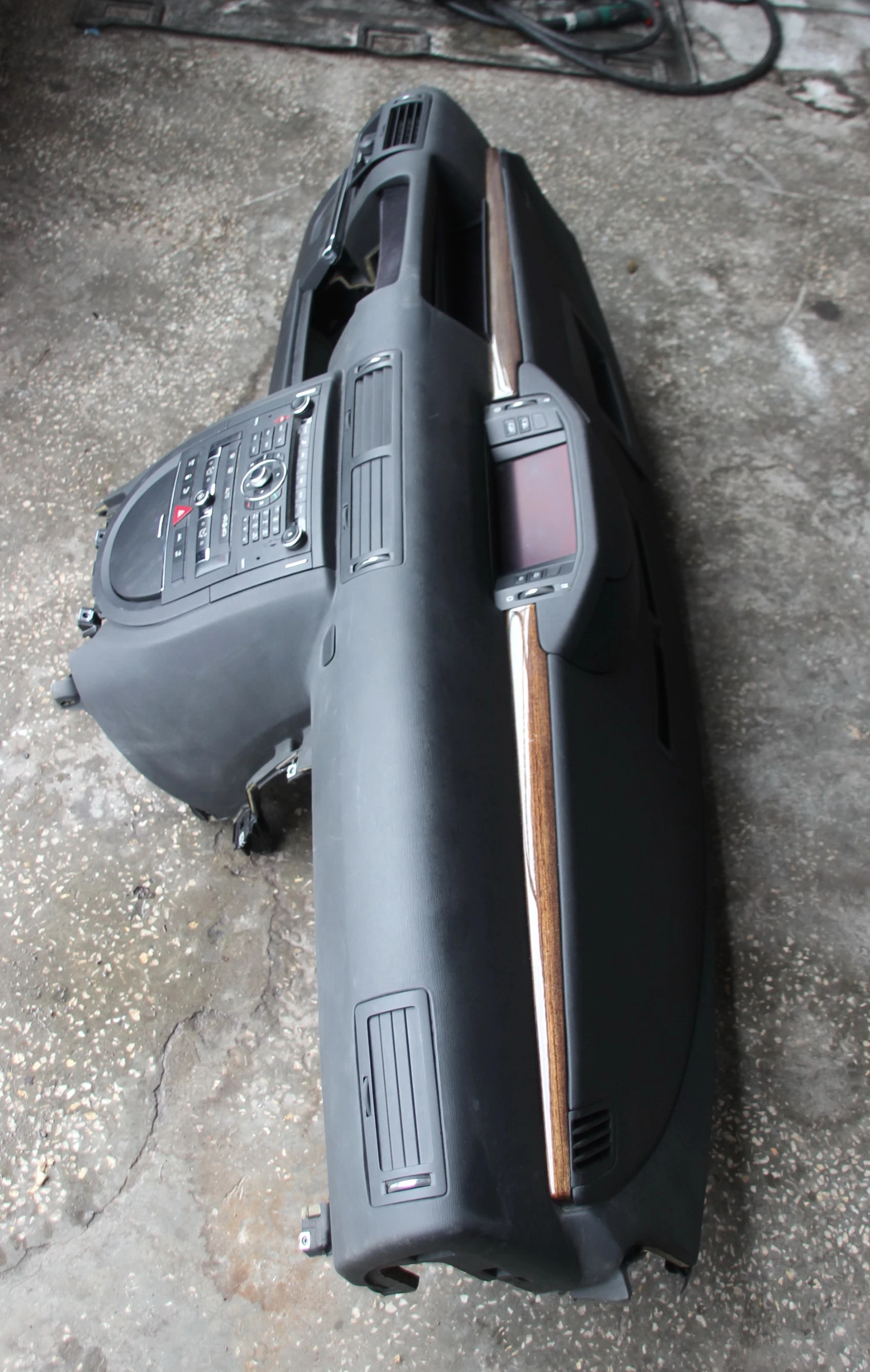      6  2010 .    | Mobile.bg   3