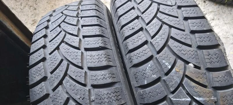 Гуми Зимни 205/80R16, снимка 2 - Гуми и джанти - 33437875