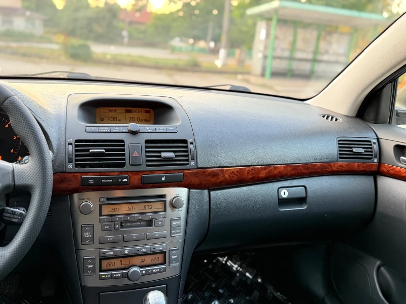 Toyota Avensis 2.0* 116* KLIMATRONIK* TOP, снимка 11 - Автомобили и джипове - 51045380