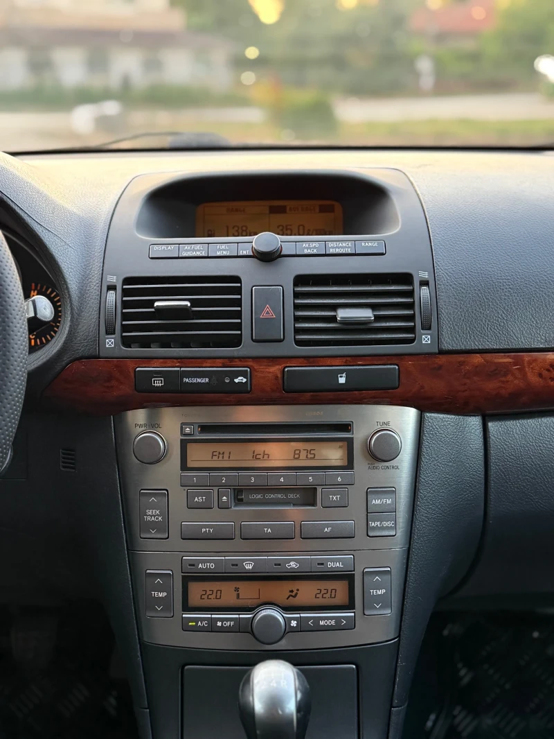 Toyota Avensis 2.0* 116* KLIMATRONIK* TOP, снимка 12 - Автомобили и джипове - 51045380