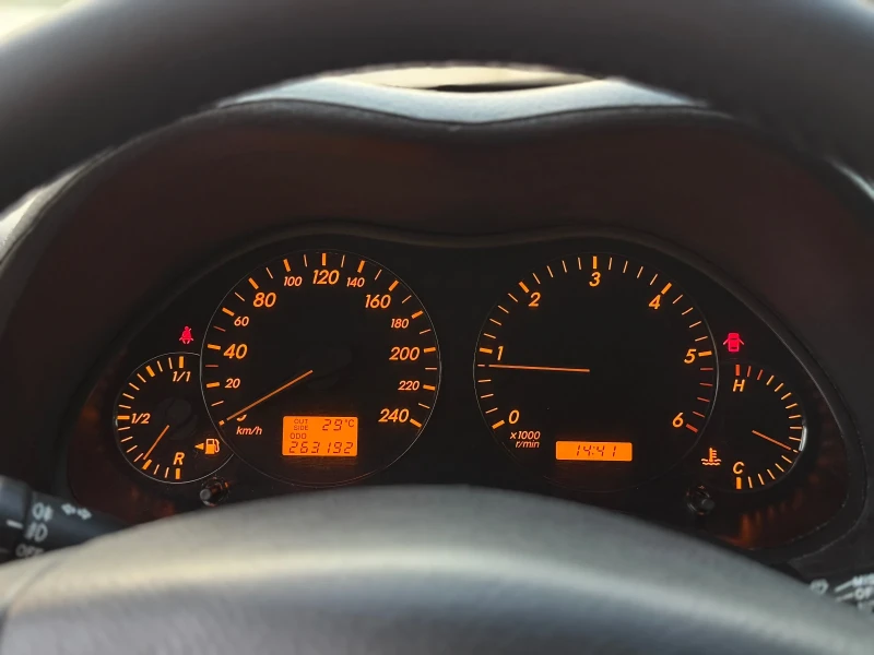 Toyota Avensis 2.0* 116* KLIMATRONIK* TOP, снимка 13 - Автомобили и джипове - 51045380