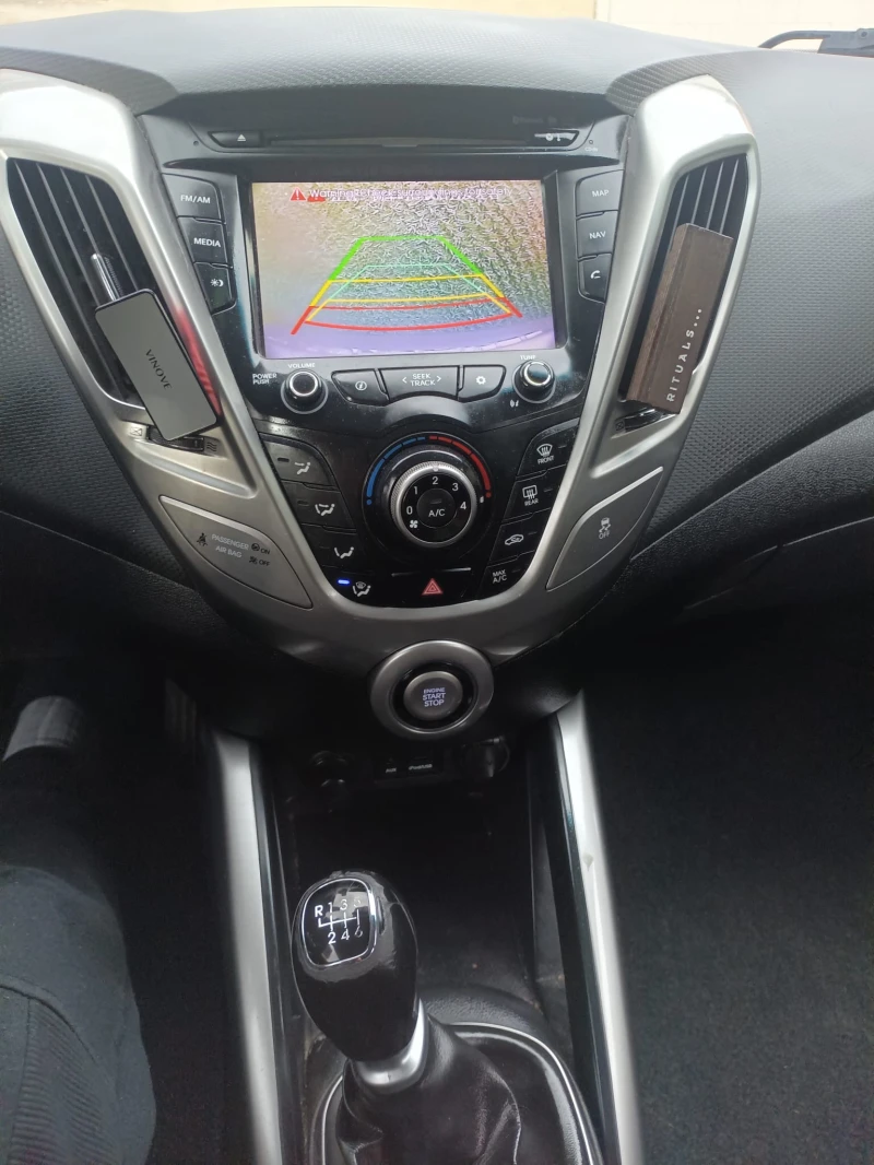 Hyundai Veloster , снимка 14 - Автомобили и джипове - 51147242