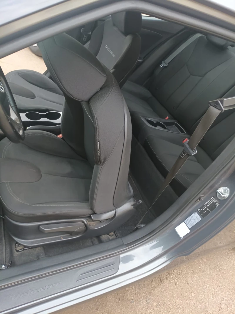 Hyundai Veloster , снимка 11 - Автомобили и джипове - 51147242