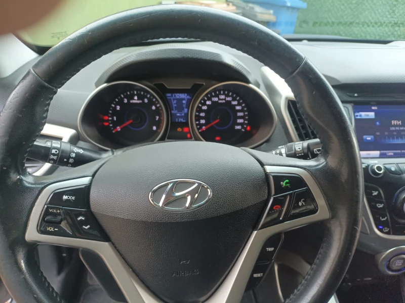 Hyundai Veloster , снимка 12 - Автомобили и джипове - 51147242