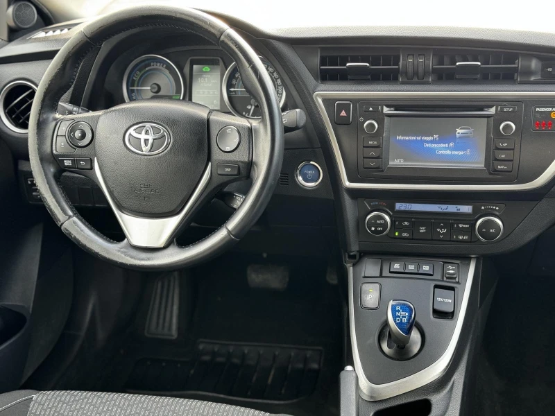 Toyota Auris 1.8I HYBRID, снимка 13 - Автомобили и джипове - 53123098