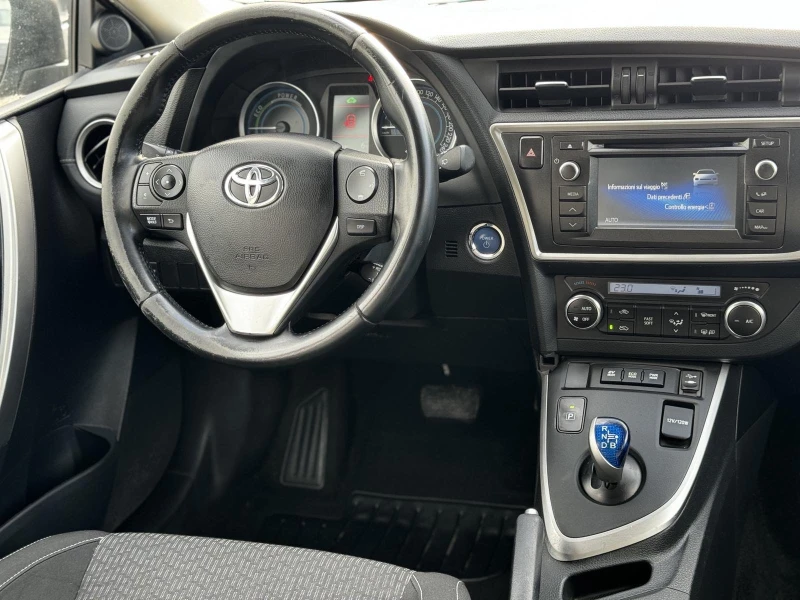 Toyota Auris 1.8I HYBRID, снимка 15 - Автомобили и джипове - 53123098