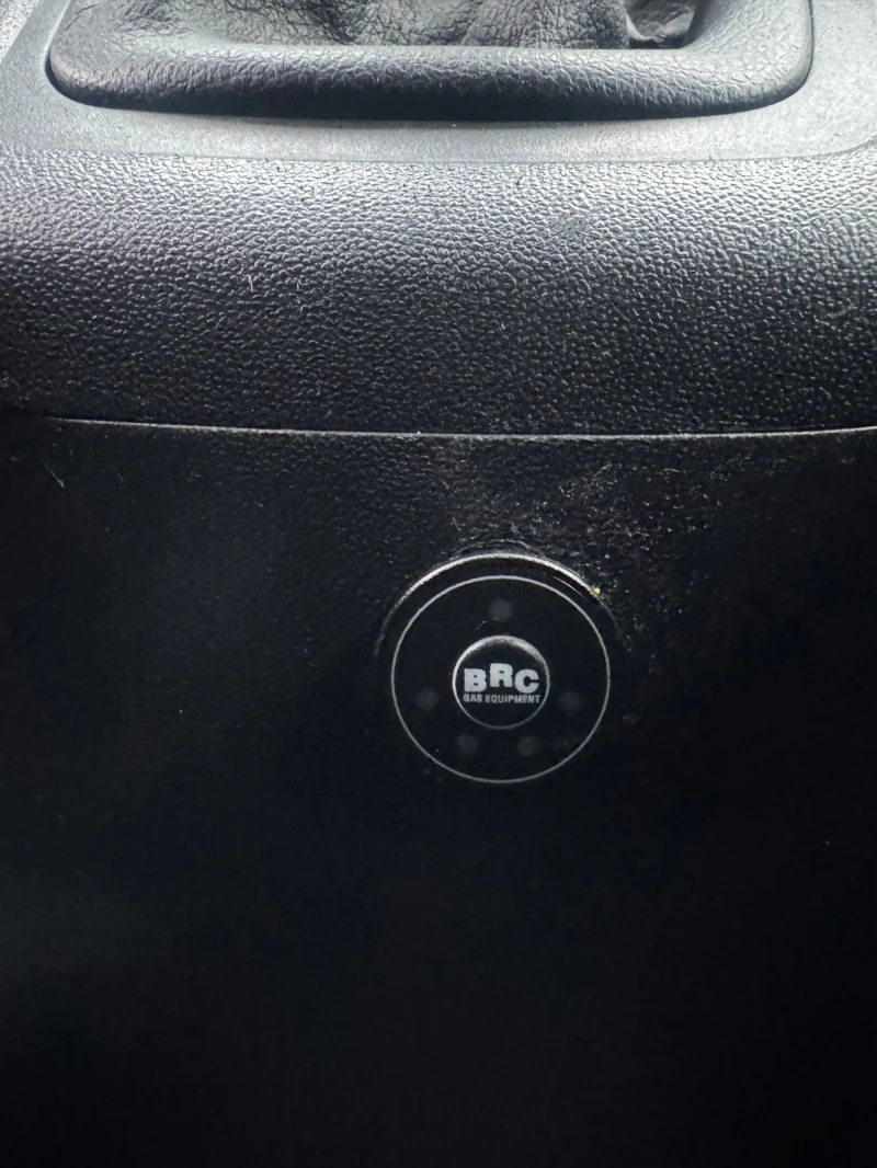 Hyundai Ix20 1.4i GAS-i BRC, снимка 16 - Автомобили и джипове - 53445028