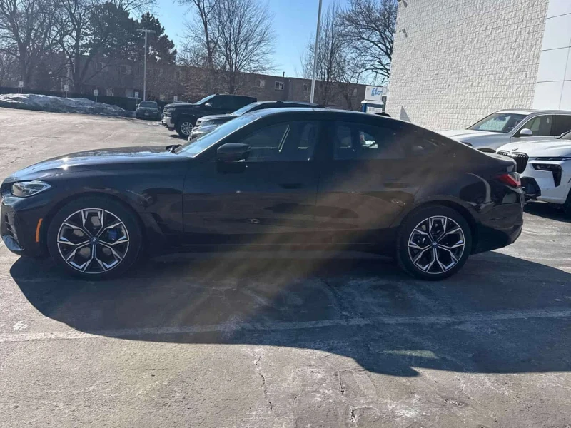 BMW i4 * eDrive40 * CARFAX * KEYLESS * PANO * , снимка 2 - Автомобили и джипове - 53539711