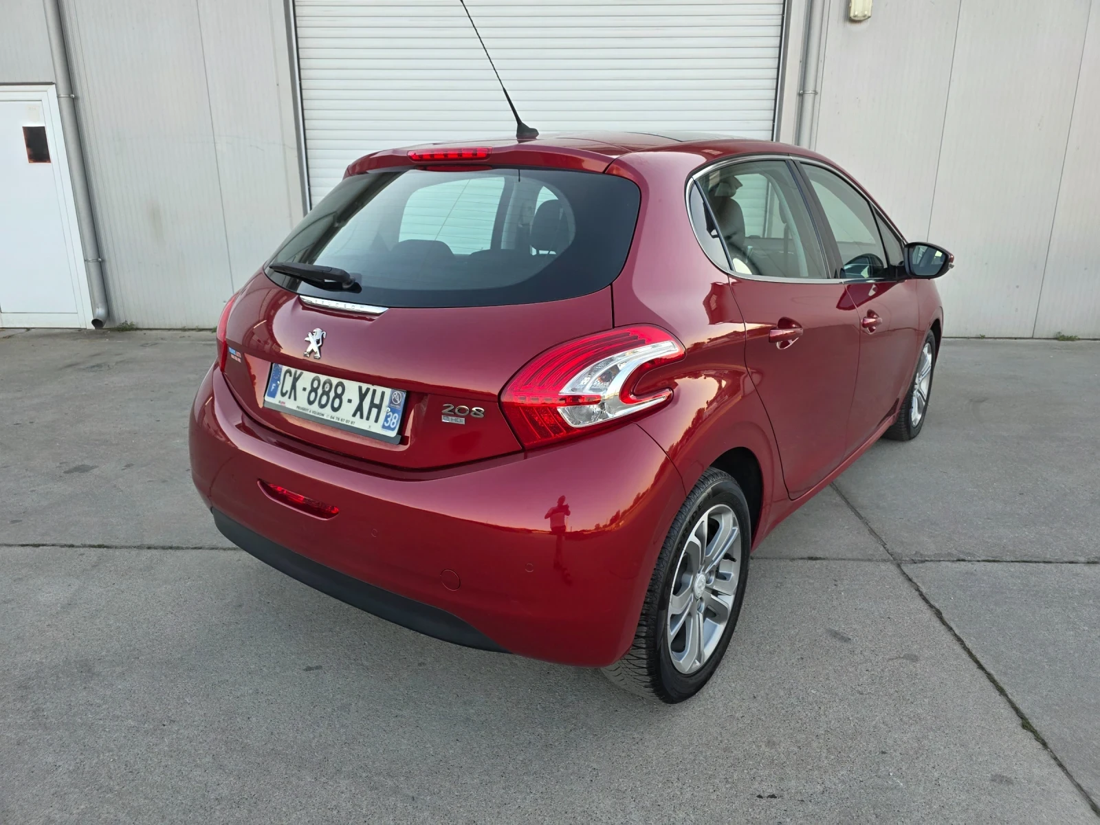 Peugeot 208 NAVI AVTOMAT - изображение 4