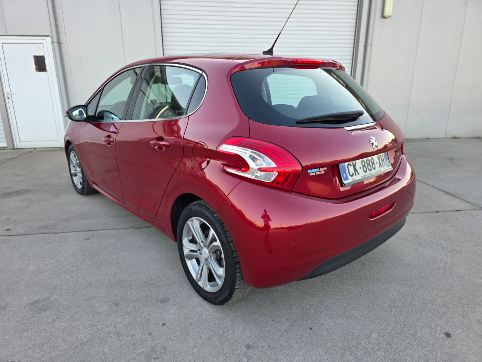 Peugeot 208 NAVI AVTOMAT - изображение 3