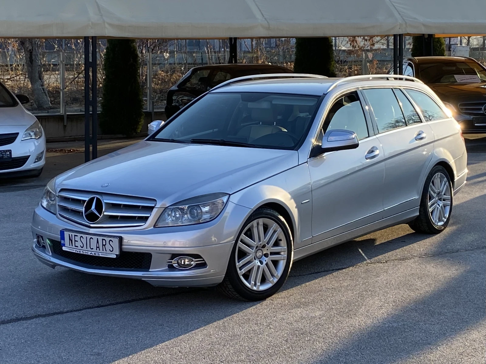 Mercedes-Benz C 220 CDI AVANTGARDE !! FULL NAVI DVD AVTOMAT XENON F1 ! - [1] 