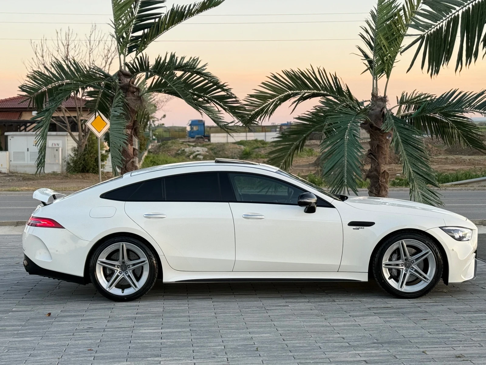 Mercedes-Benz AMG GT  - изображение 5