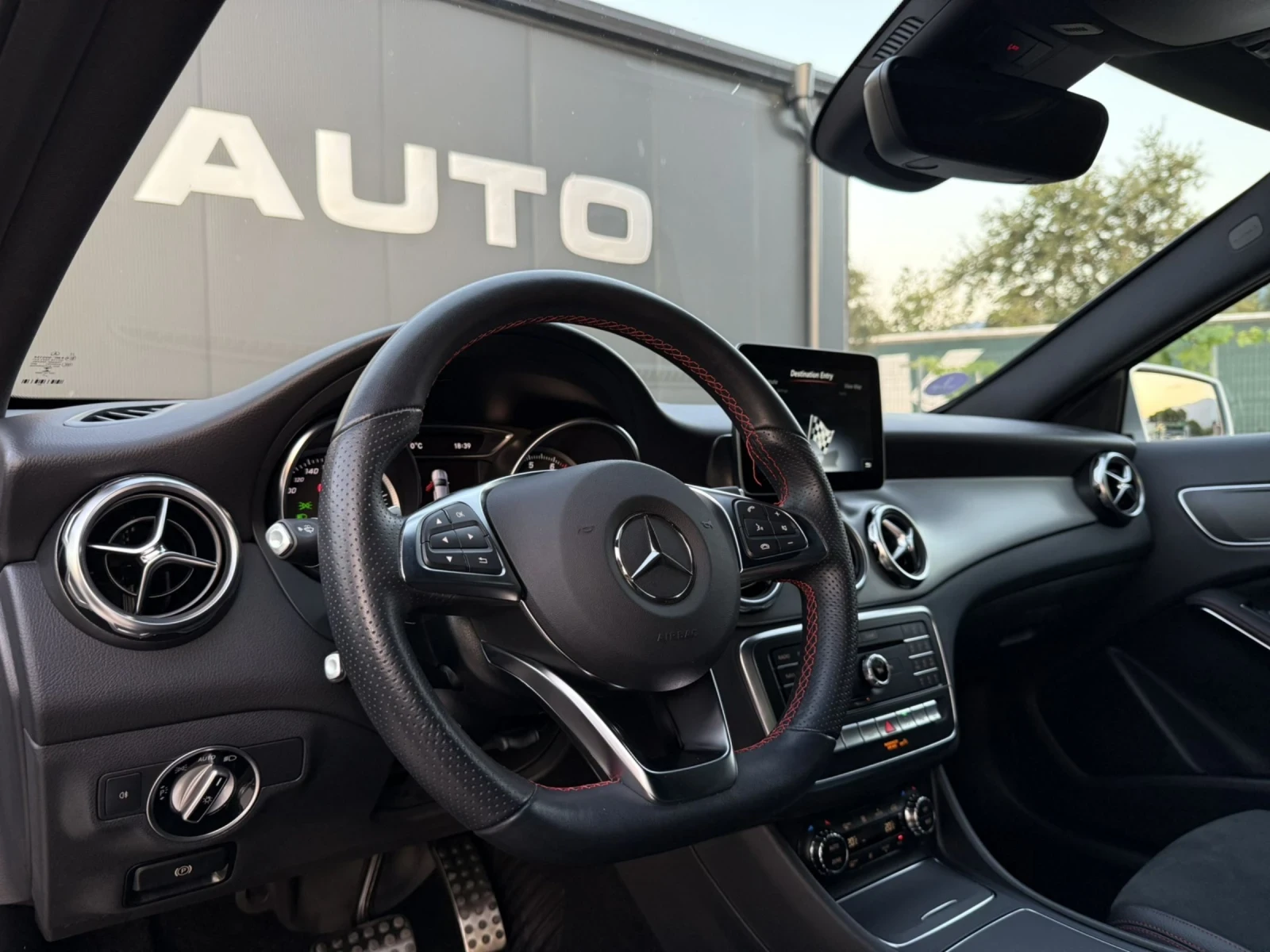 Mercedes-Benz GLA 180 AMG 122hp Petrol 93000km - изображение 7