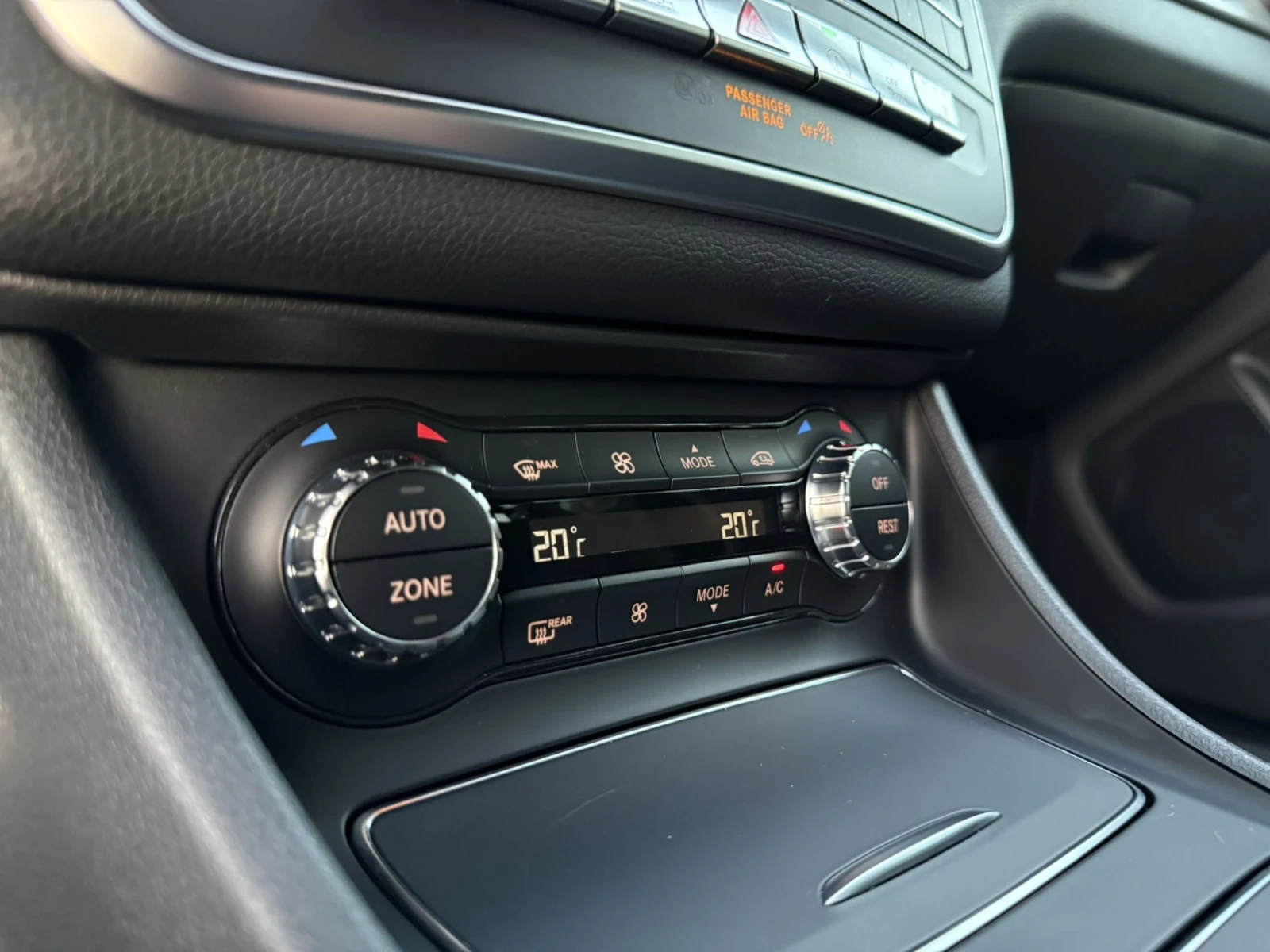 Mercedes-Benz GLA 180 AMG 122hp Petrol 93000km | Mobile.bg — изображение 16