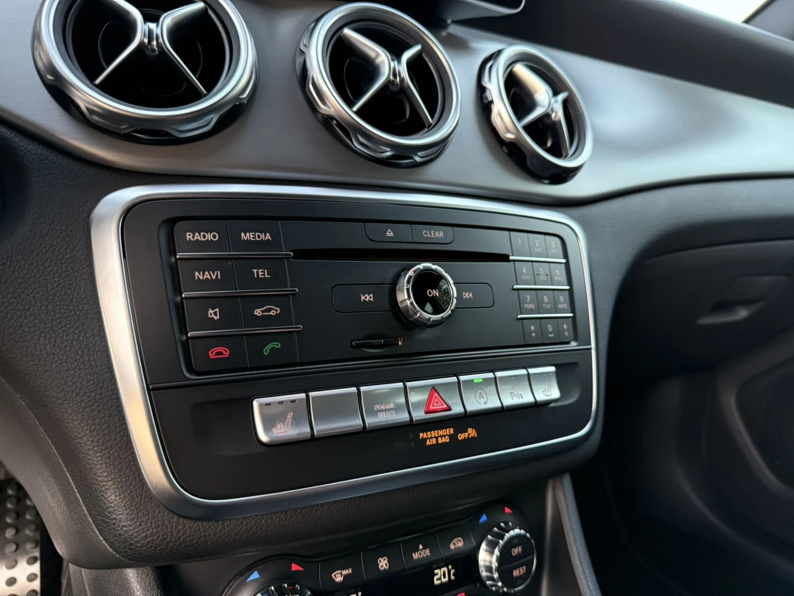 Mercedes-Benz GLA 180 AMG 122hp Petrol 93000km | Mobile.bg — изображение 15