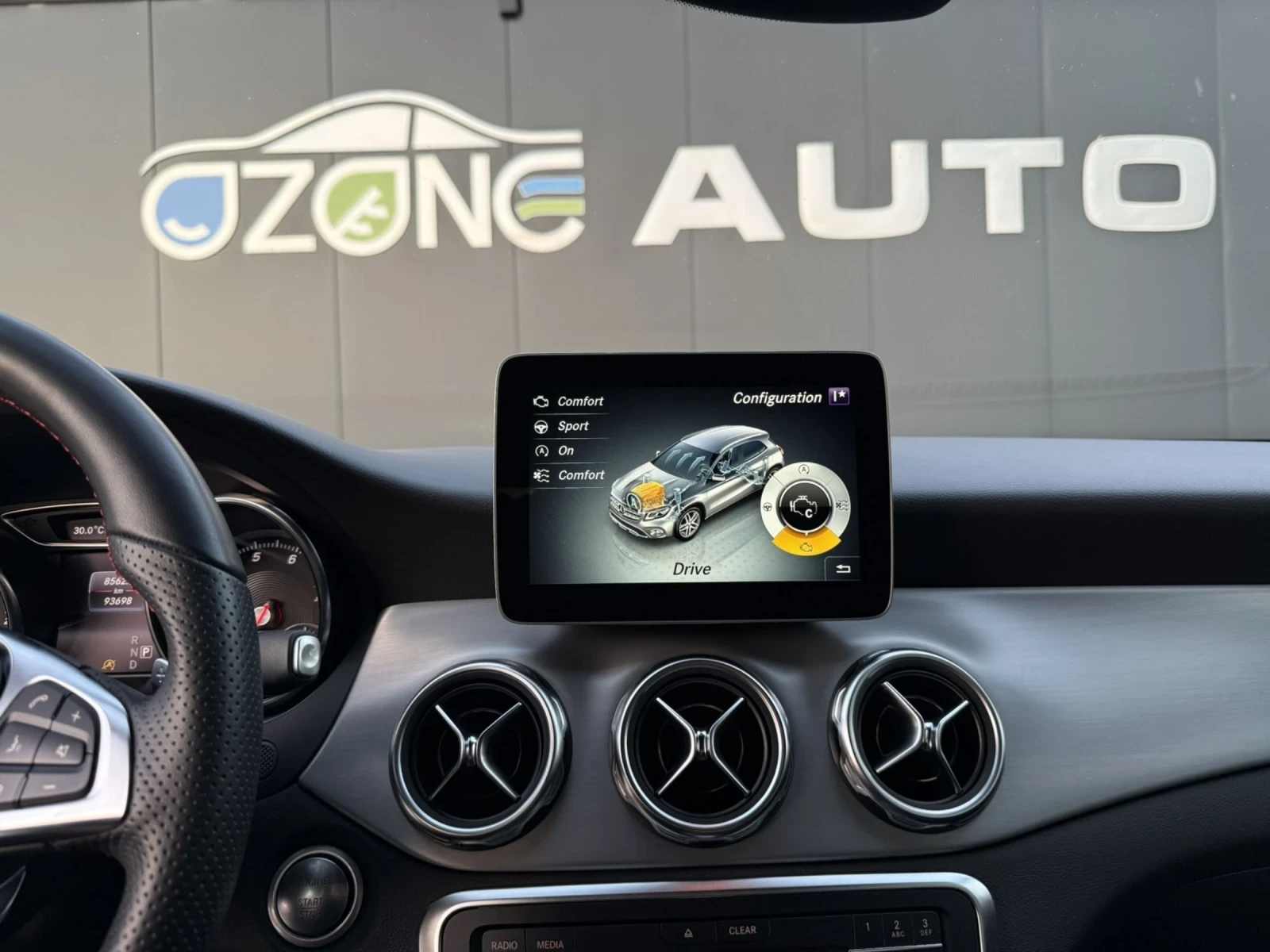 Mercedes-Benz GLA 180 AMG 122hp Petrol 93000km | Mobile.bg — изображение 12