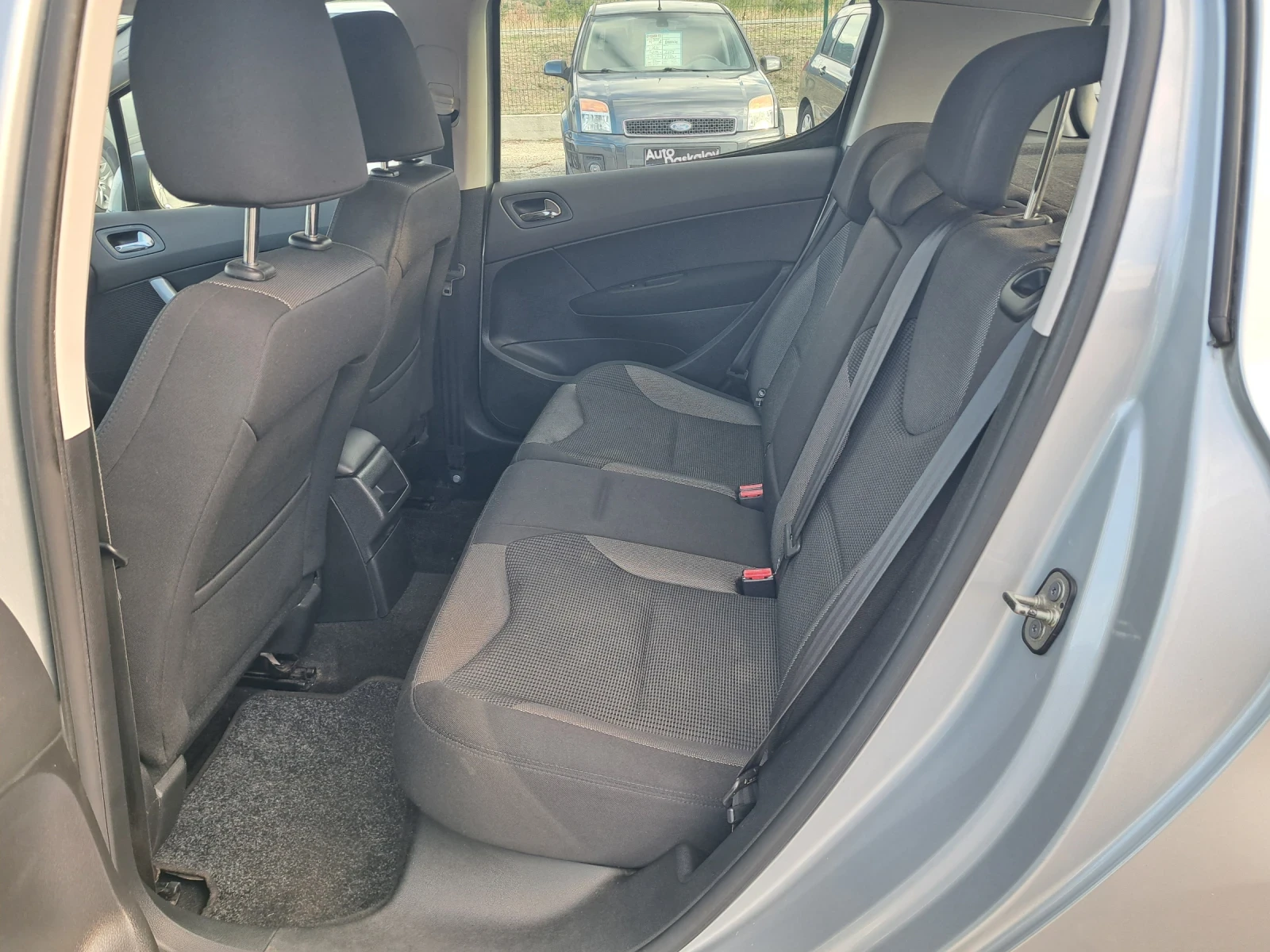 Peugeot 308 1, 6 e-Hdi - изображение 10