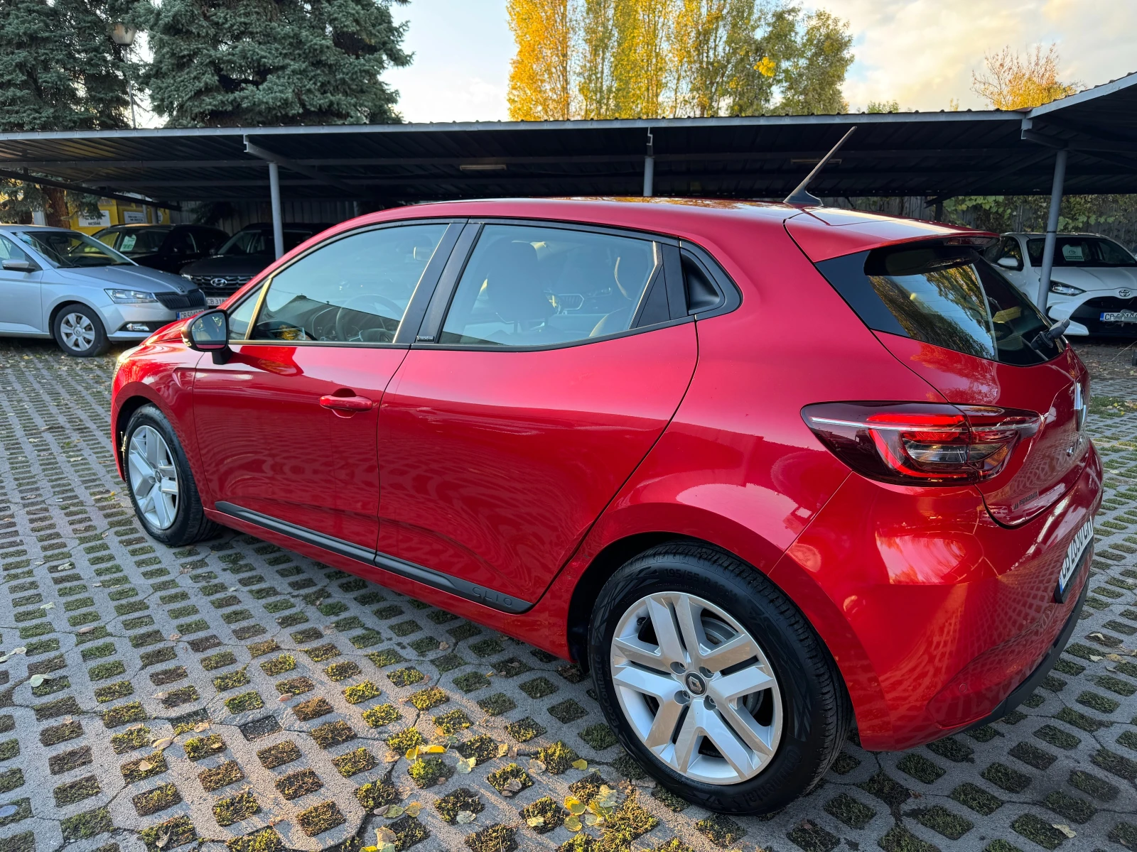 Renault Clio 1.6 e-TECH Hybrid Auto - изображение 6