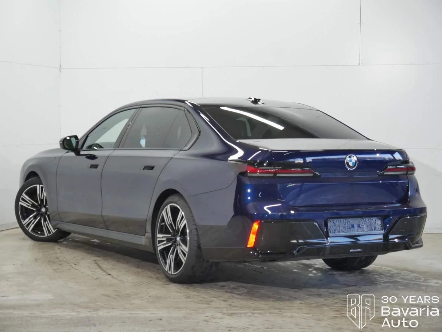 BMW 740 d xDrive M Sport Paket Sportautomatic - изображение 2