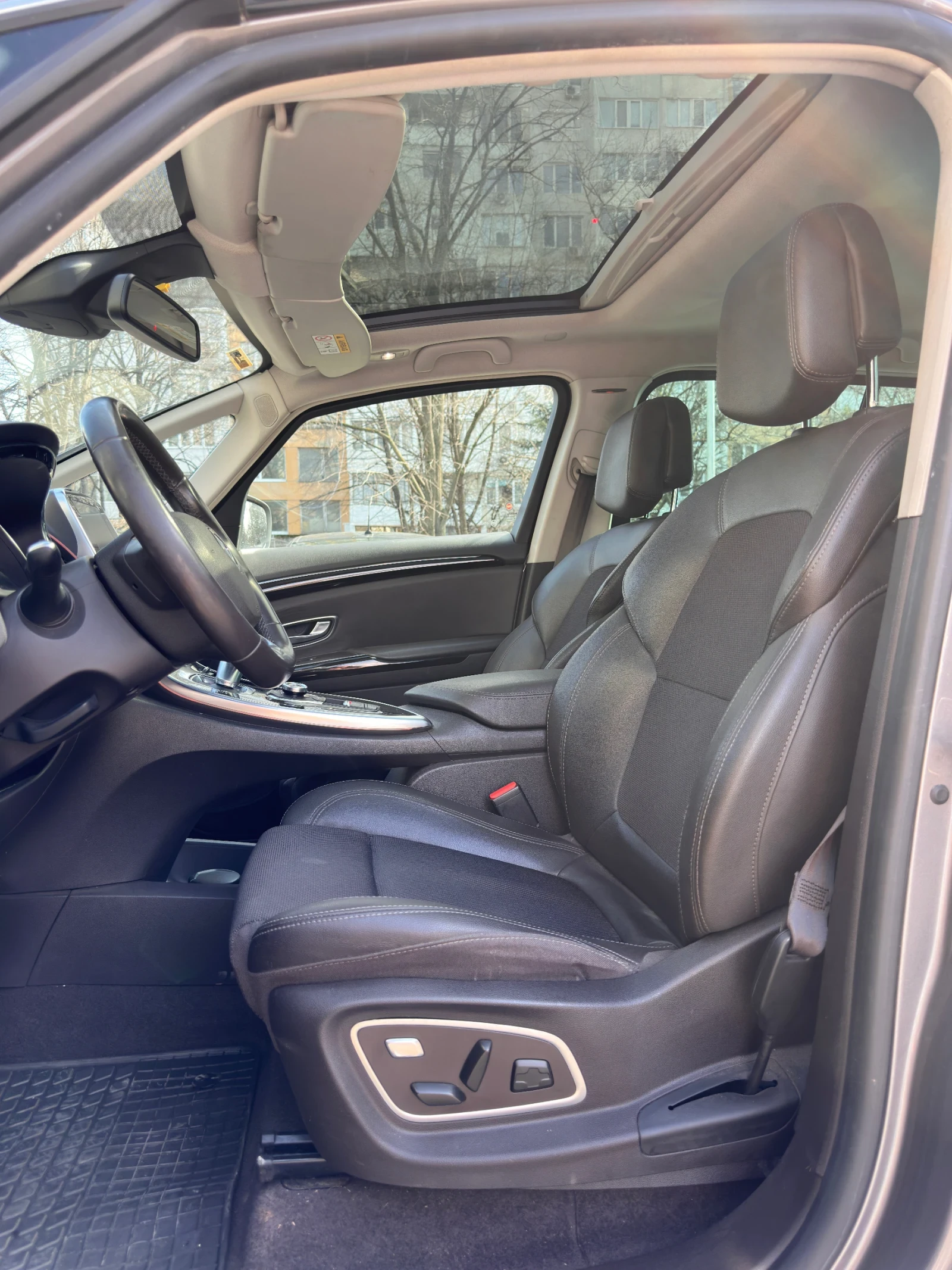 Renault Espace Initiale-1.6dci, обслужена с фактури!, снимка 6 - Автомобили и джипове - 53725889