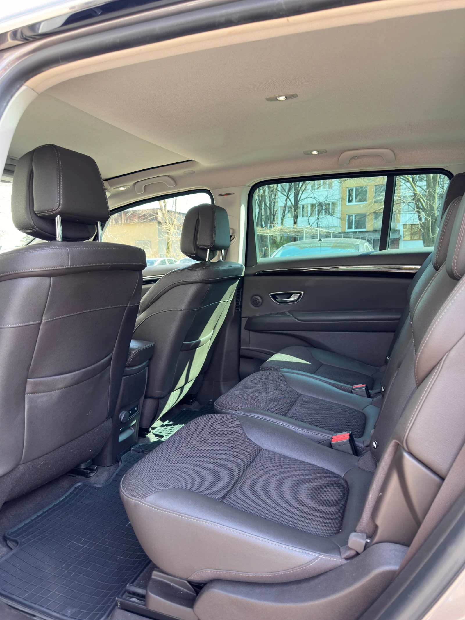 Renault Espace Initiale-1.6dci, обслужена с фактури!, снимка 9 - Автомобили и джипове - 53725889