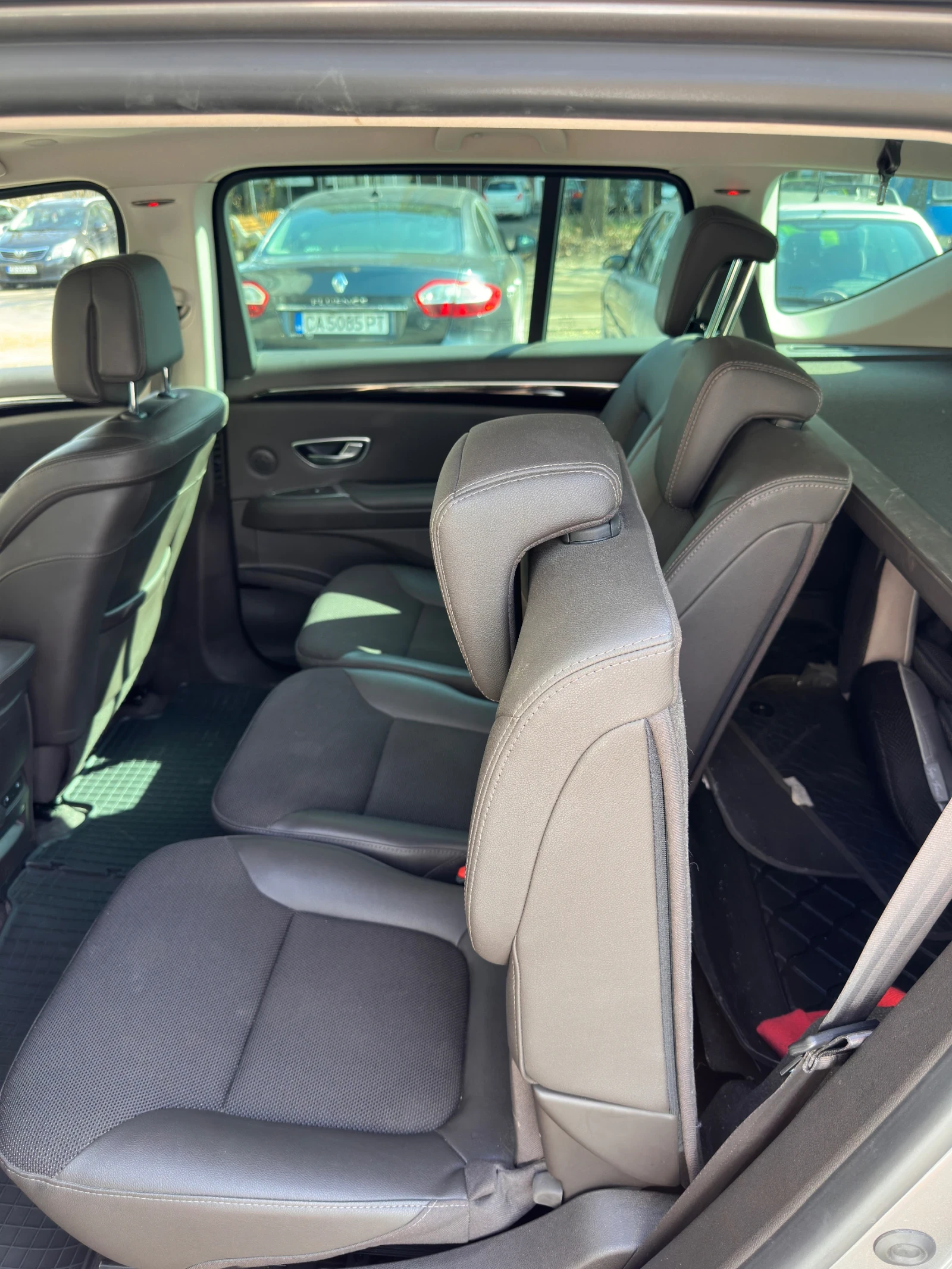 Renault Espace Initiale-1.6dci, обслужена с фактури!, снимка 10 - Автомобили и джипове - 53725889