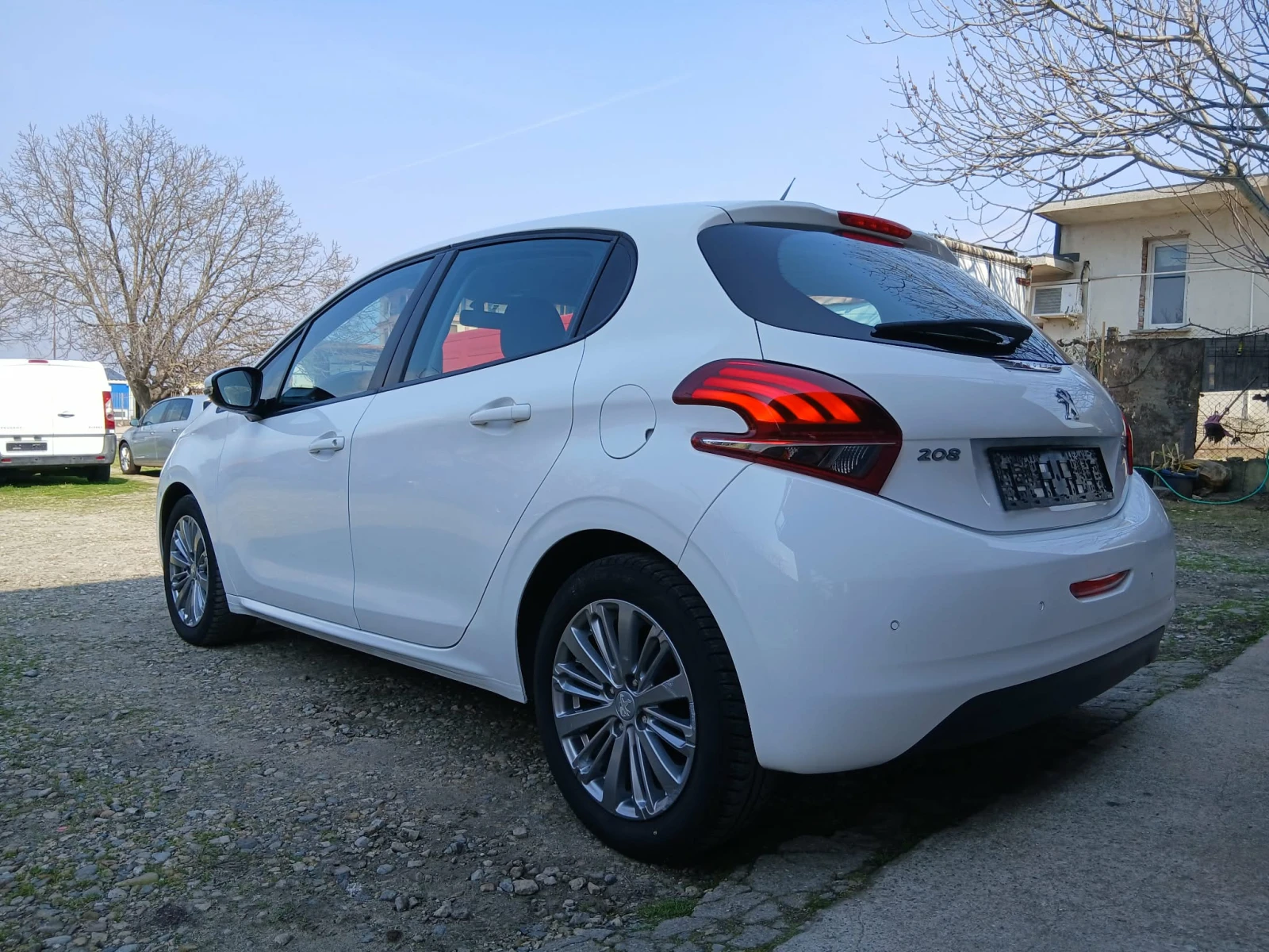 Peugeot 208 1.6 BlueHDI Face Euro6, снимка 7 - Автомобили и джипове - 53918811