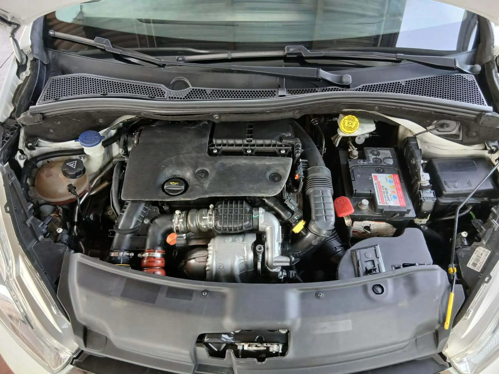 Peugeot 208 1.6 BlueHDI Face Euro6, снимка 16 - Автомобили и джипове - 53918811