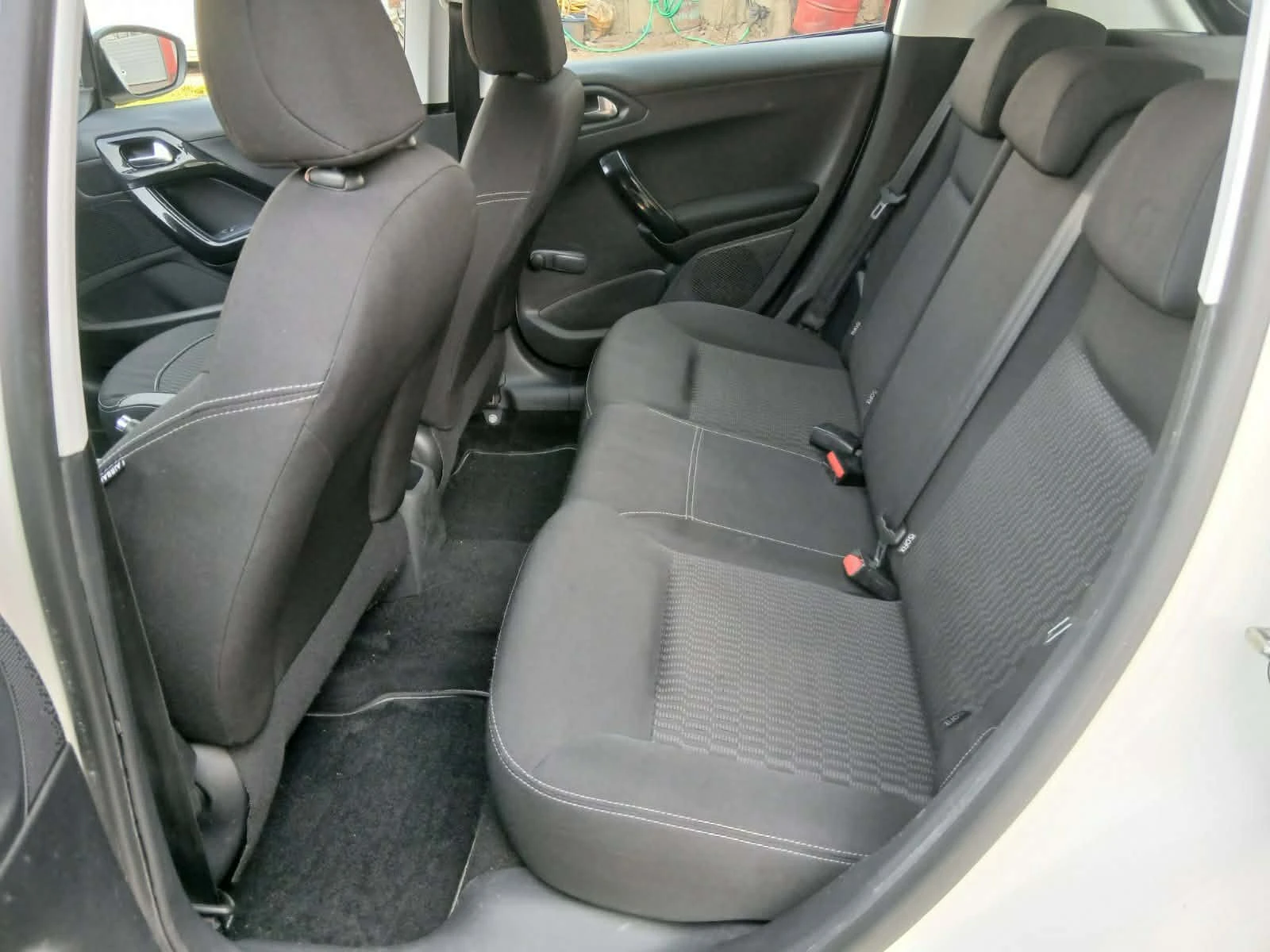 Peugeot 208 1.6 BlueHDI Face Euro6, снимка 12 - Автомобили и джипове - 53918811