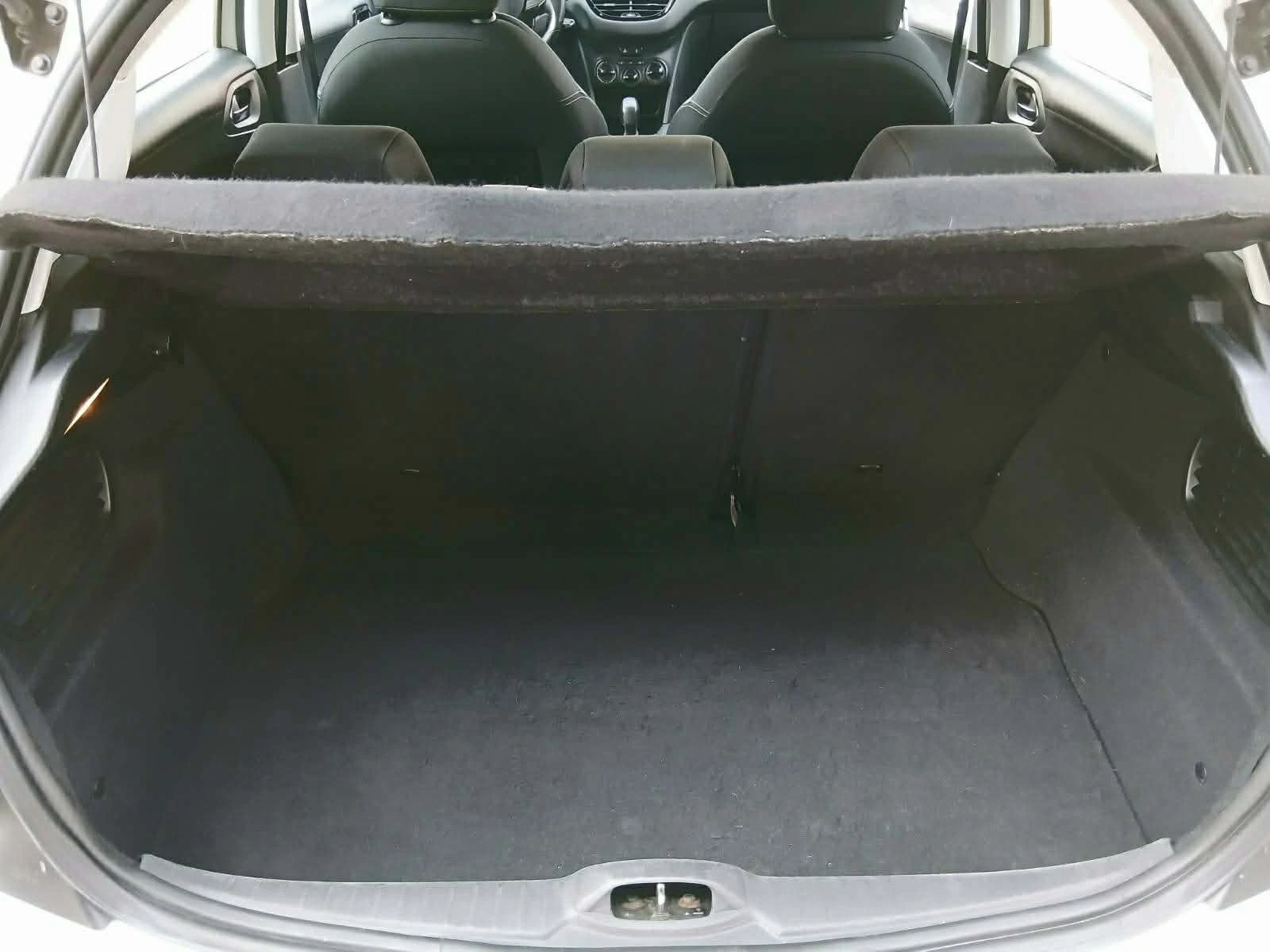 Peugeot 208 1.6 BlueHDI Face Euro6, снимка 14 - Автомобили и джипове - 53918811