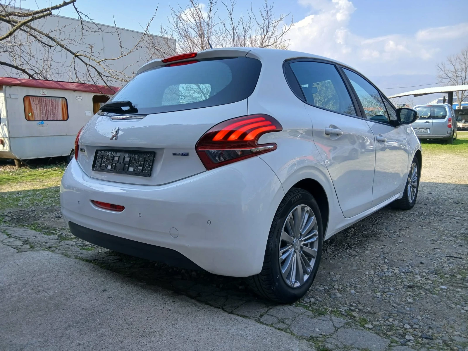 Peugeot 208 1.6 BlueHDI Face Euro6, снимка 5 - Автомобили и джипове - 53918811
