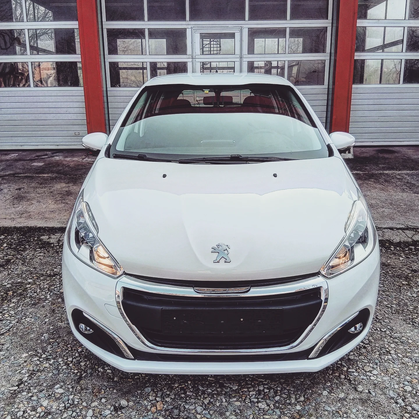 Peugeot 208 1.6 BlueHDI Face Euro6, снимка 2 - Автомобили и джипове - 53918811