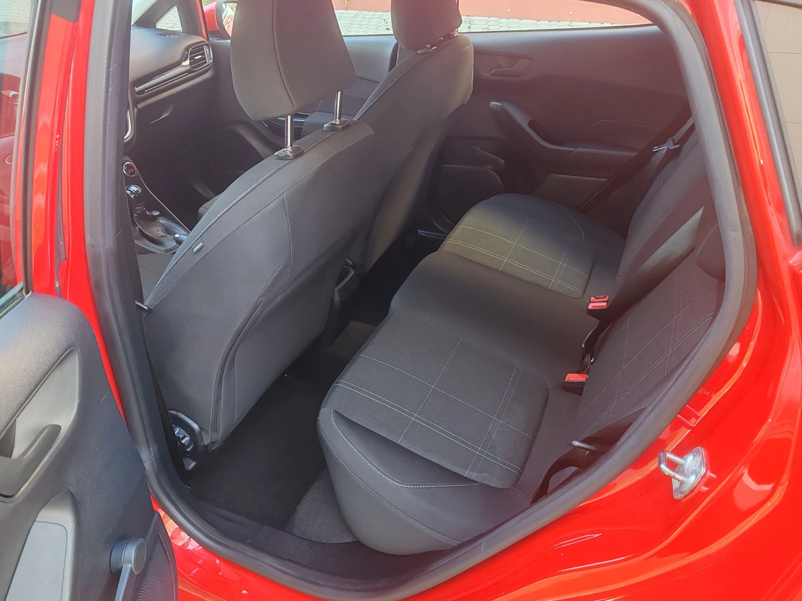 Ford Fiesta Connected, снимка 8 - Автомобили и джипове - 54042734