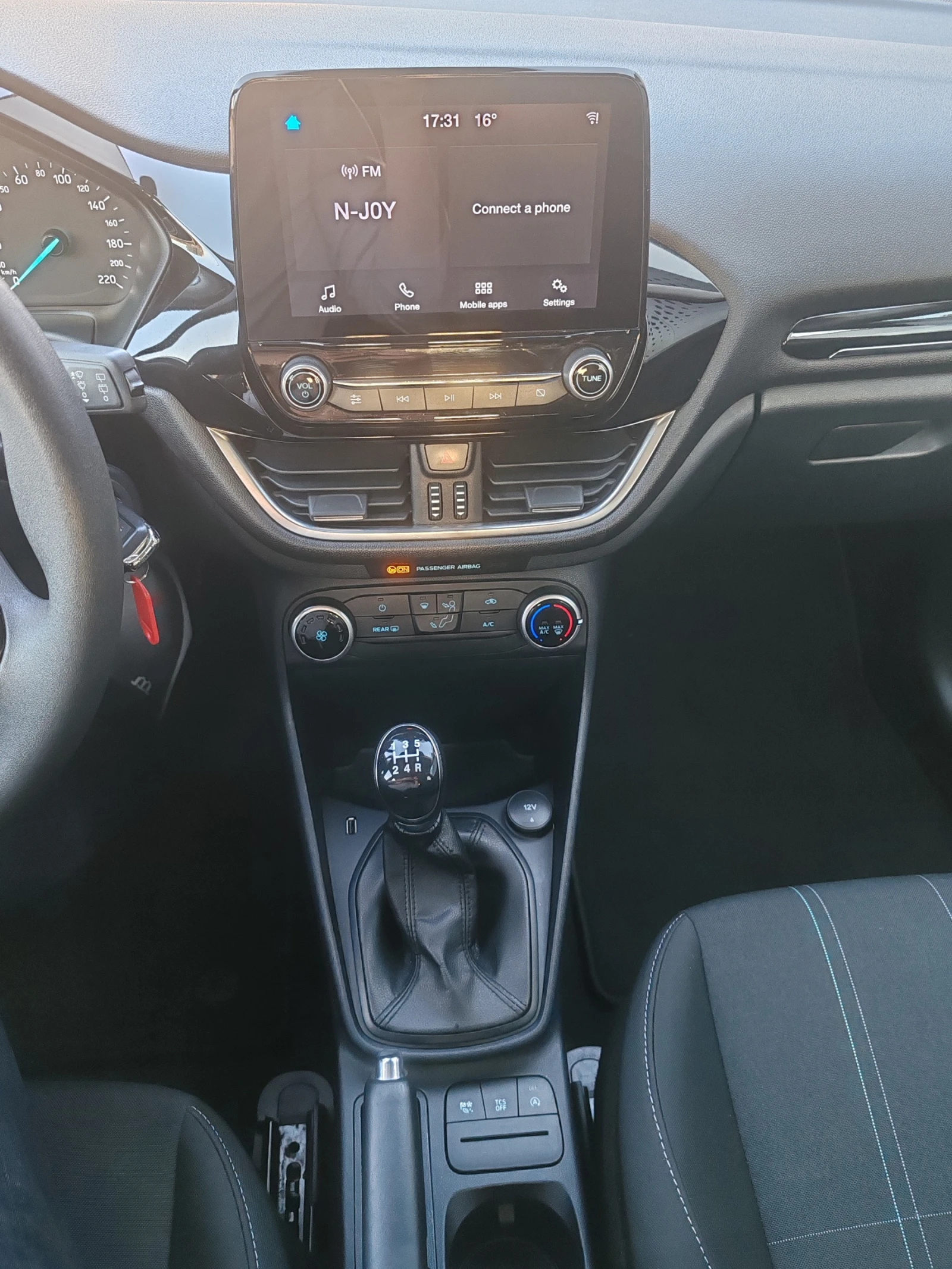 Ford Fiesta Connected, снимка 11 - Автомобили и джипове - 54042734