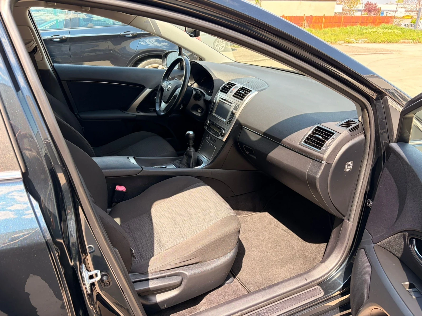 Toyota Avensis, снимка 8 - Автомобили и джипове - 54259025