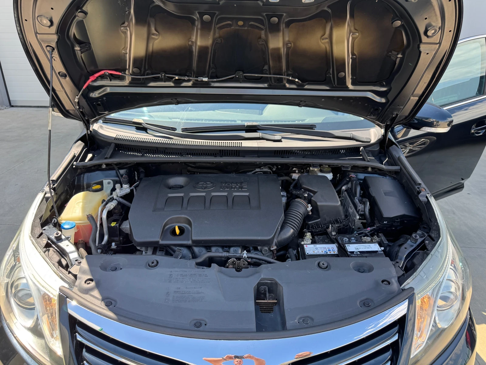 Toyota Avensis, снимка 16 - Автомобили и джипове - 54259025