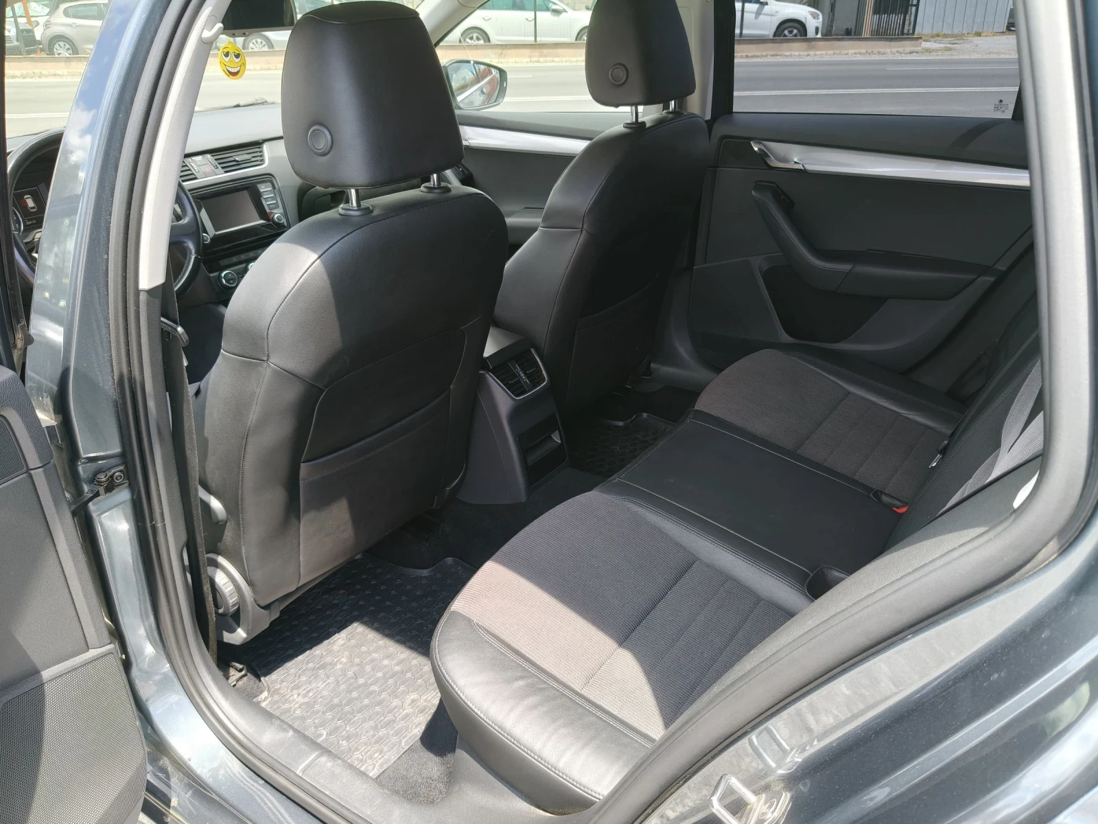 Skoda Octavia 1.6TDI, снимка 11 - Автомобили и джипове - 54670965