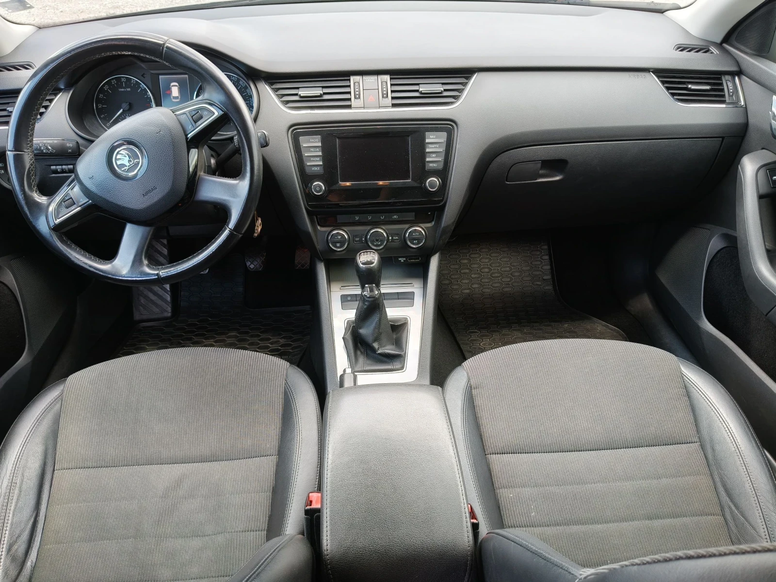 Skoda Octavia 1.6TDI, снимка 15 - Автомобили и джипове - 54670965