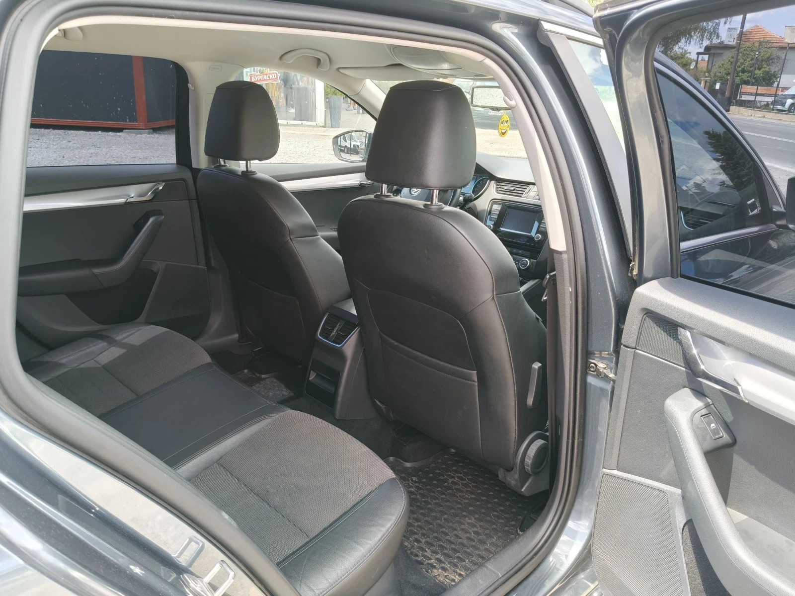 Skoda Octavia 1.6TDI, снимка 12 - Автомобили и джипове - 54670965