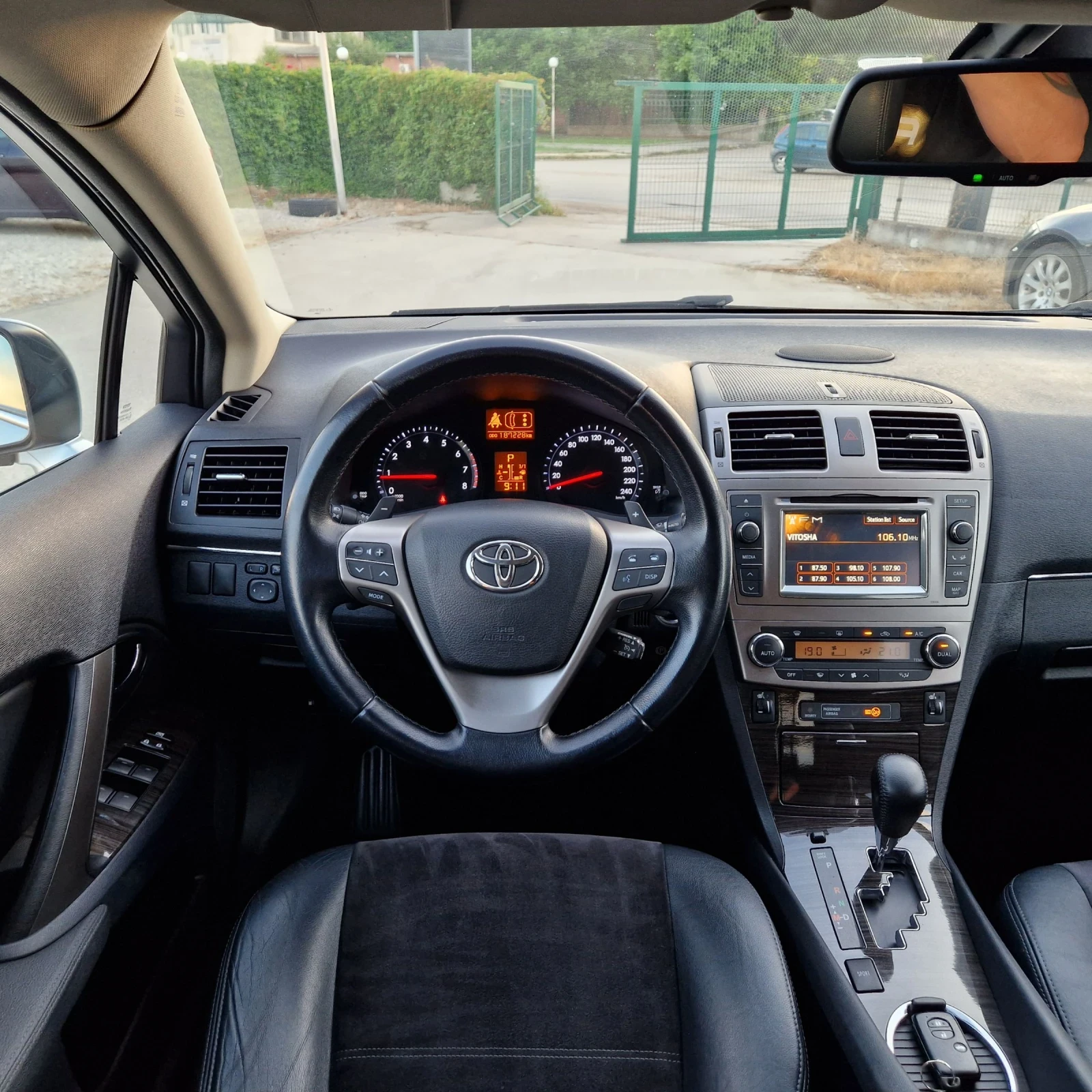 Toyota Avensis 2.0 152к. НАВИ/КЕЙЛЕС/АЛКАНТАРА/ШВЕЙЦАРИЯ , снимка 13 - Автомобили и джипове - 54703387
