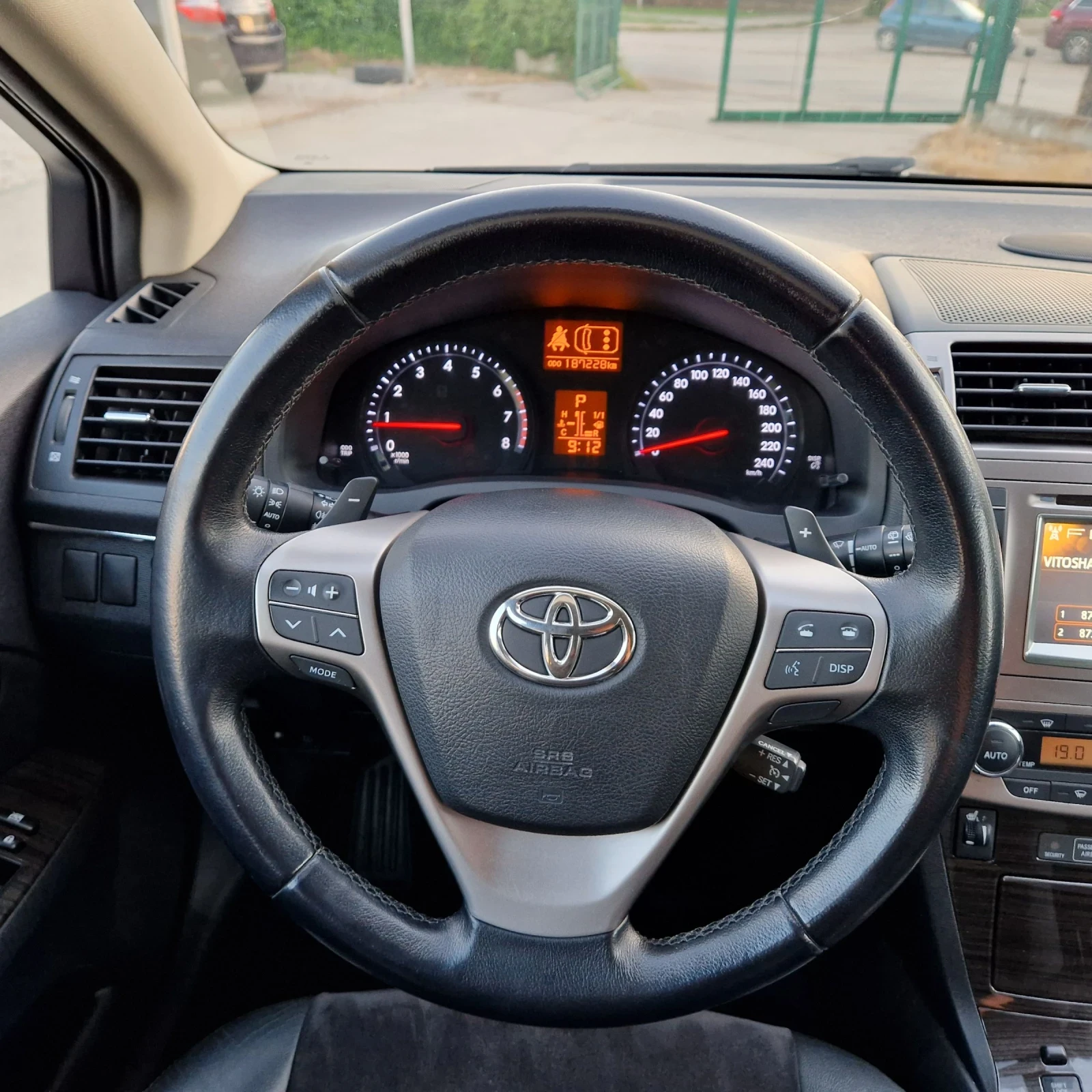 Toyota Avensis 2.0 152к. НАВИ/КЕЙЛЕС/АЛКАНТАРА/ШВЕЙЦАРИЯ , снимка 14 - Автомобили и джипове - 54703387
