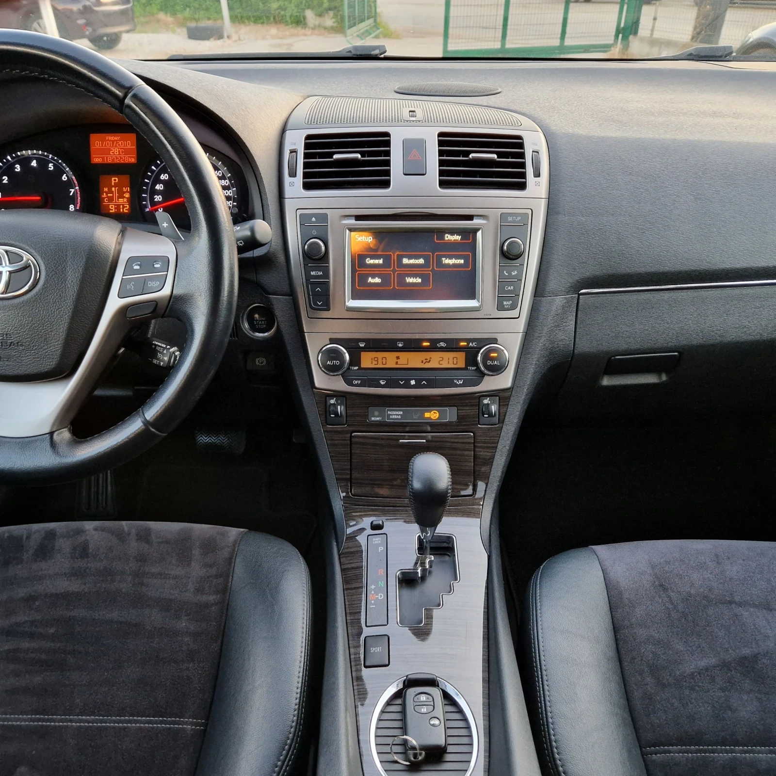 Toyota Avensis 2.0 152к. НАВИ/КЕЙЛЕС/АЛКАНТАРА/ШВЕЙЦАРИЯ , снимка 15 - Автомобили и джипове - 54703387