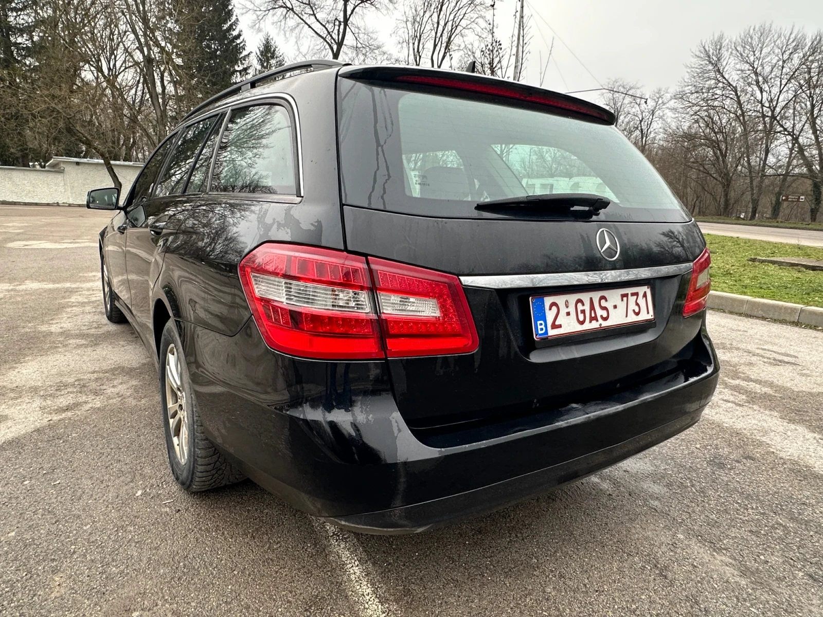 Mercedes-Benz E 220, снимка 5 - Автомобили и джипове - 55747180