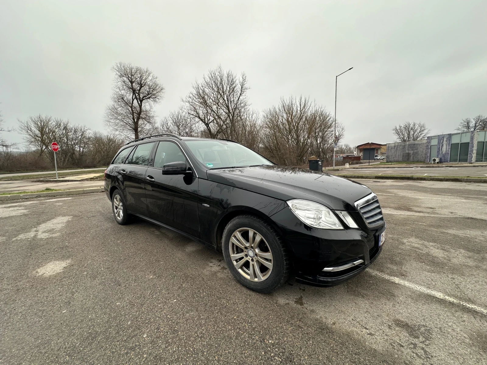 Mercedes-Benz E 220, снимка 2 - Автомобили и джипове - 55747180