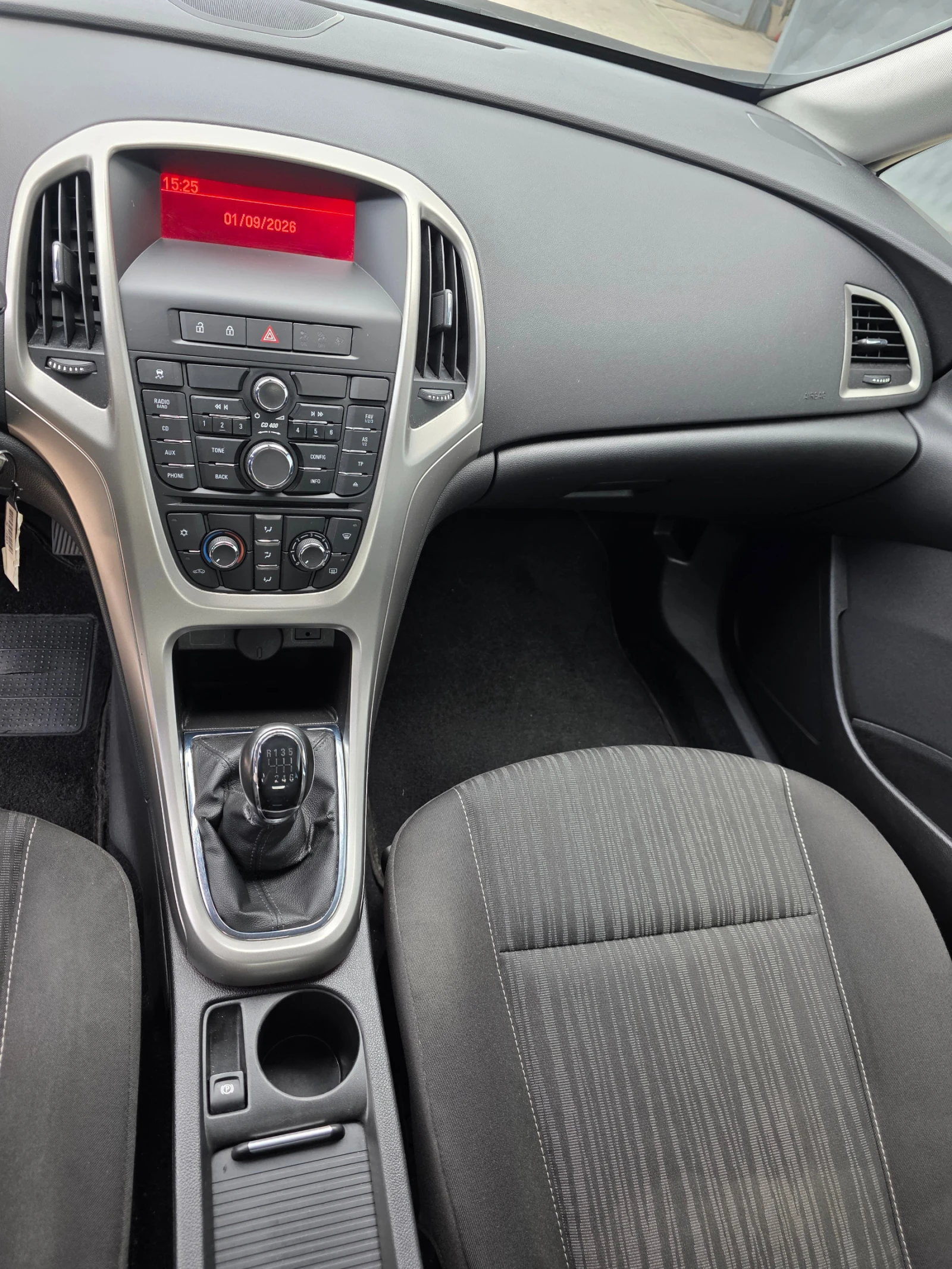 Opel Astra 1.7CDTI 122000km!, снимка 13 - Автомобили и джипове - 55912572
