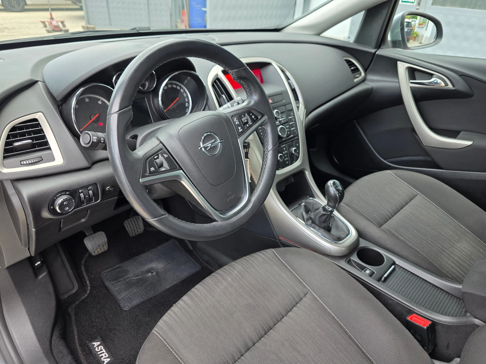 Opel Astra 1.7CDTI 122000km!, снимка 12 - Автомобили и джипове - 55912572