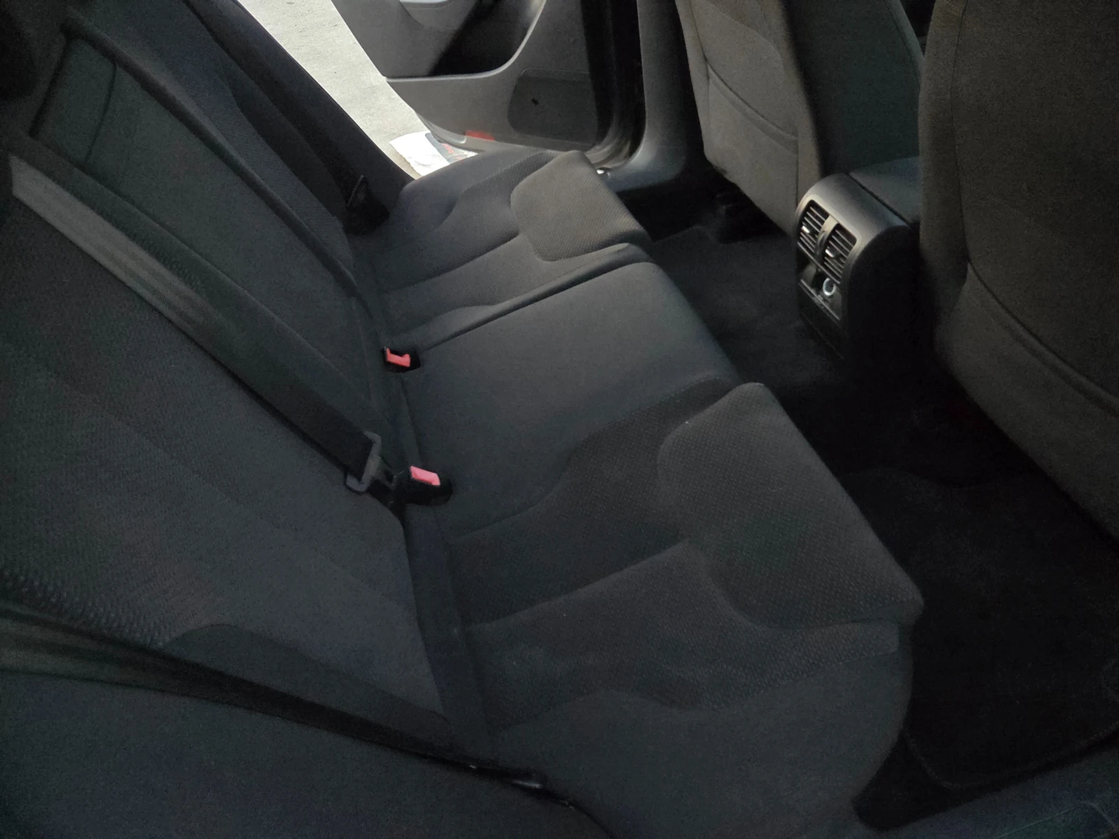 VW Passat 2.0TDI, снимка 11 - Автомобили и джипове - 56079154