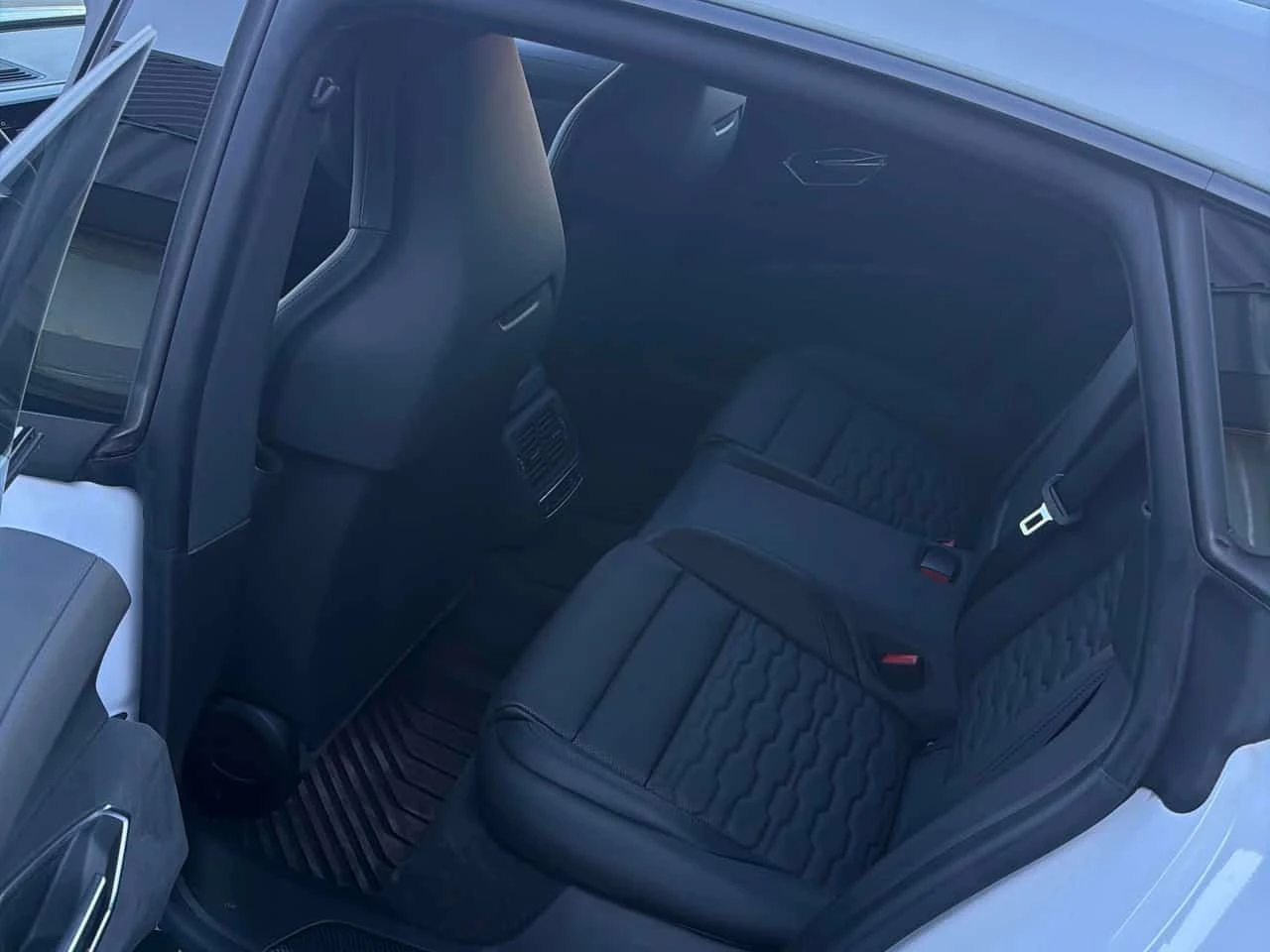 Audi E-Tron GT QUATTRO | CARFAX | АВТОКРЕДИТ, снимка 12 - Автомобили и джипове - 56191319