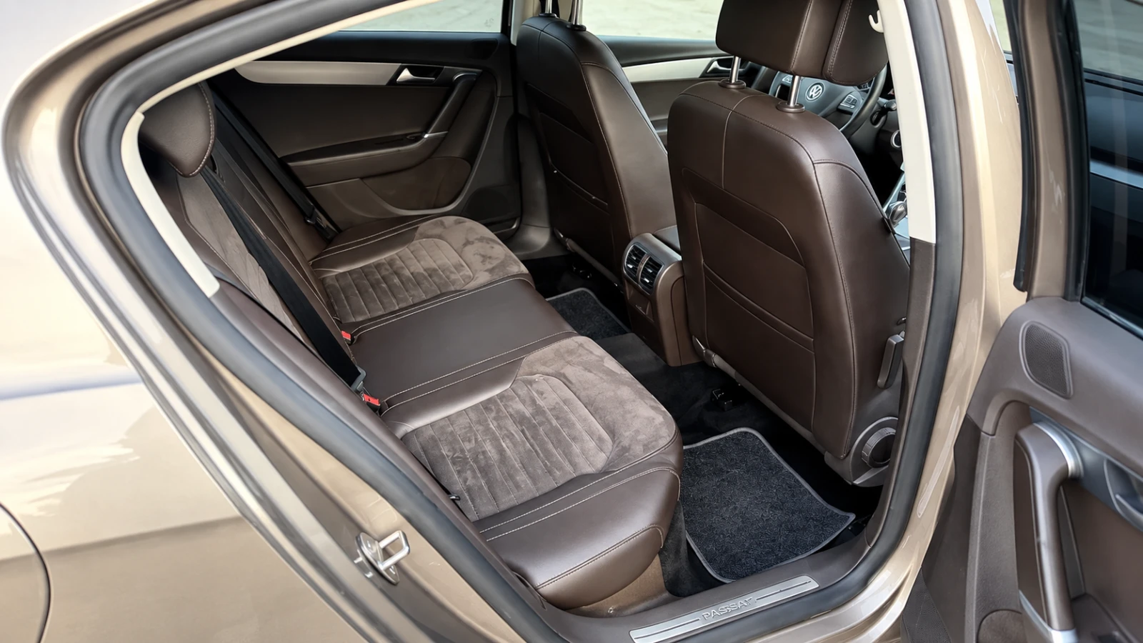 VW Passat 2.0TDi, снимка 12 - Автомобили и джипове - 56458950