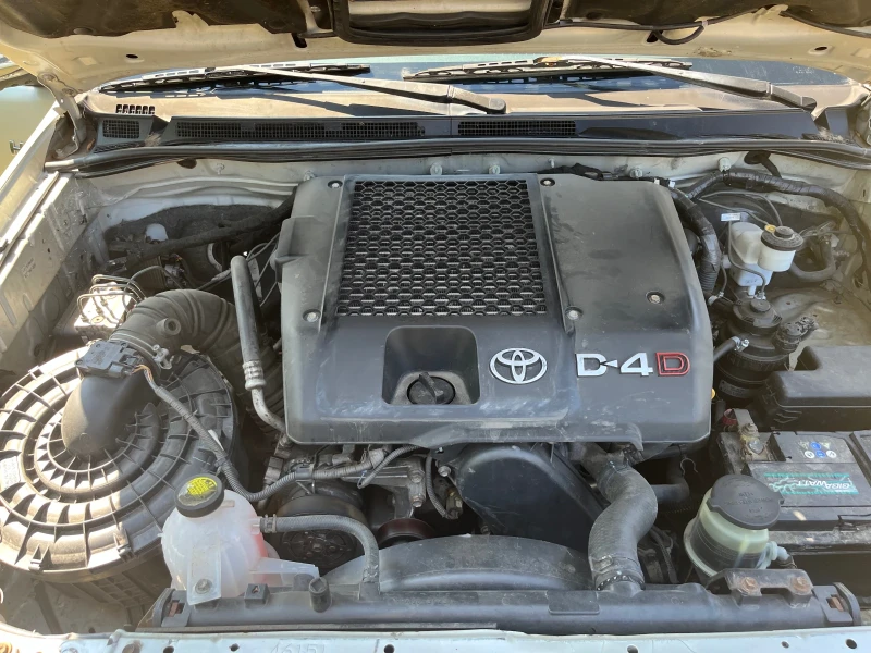 Toyota Hilux 3.0D-4D 173kc, снимка 9 - Автомобили и джипове - 46905944